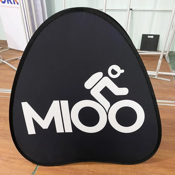 Banner pop-up triangular